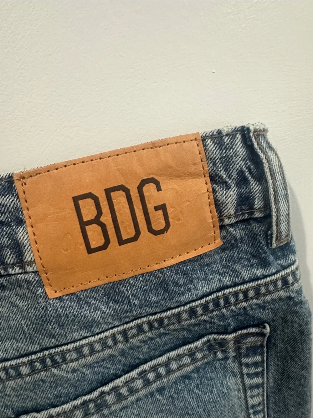 BDG Tori Mid Rise Cutoff Jort Size 26
